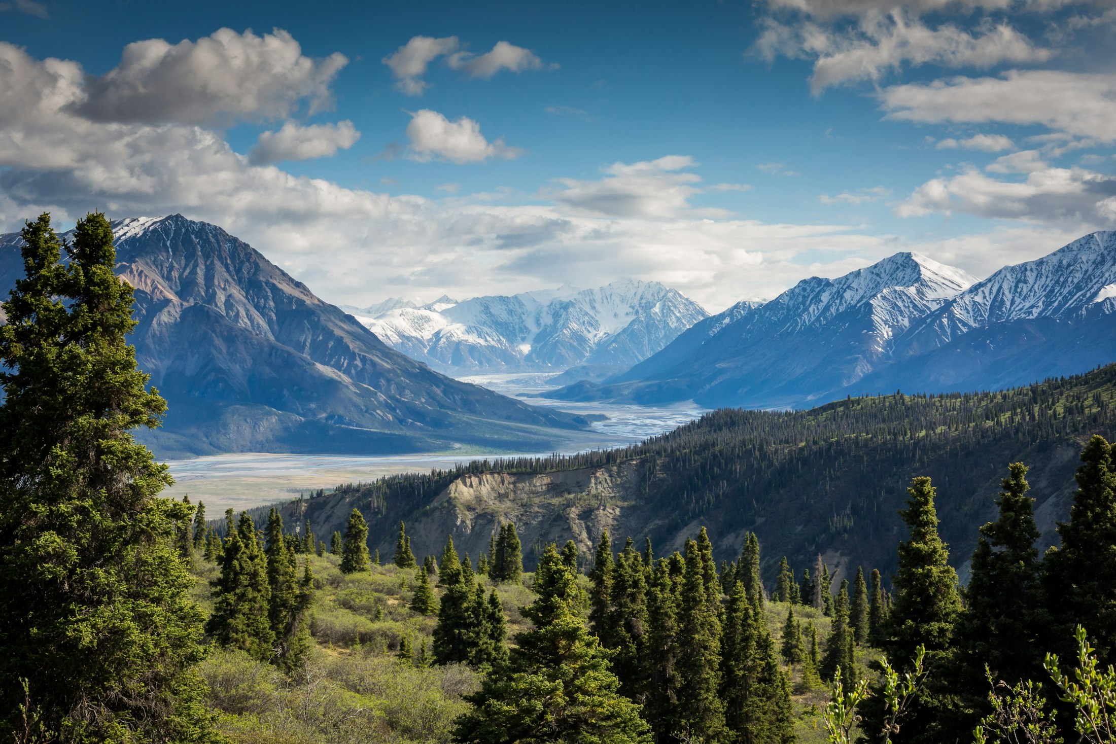 A glacial valley running between two mountain ranges